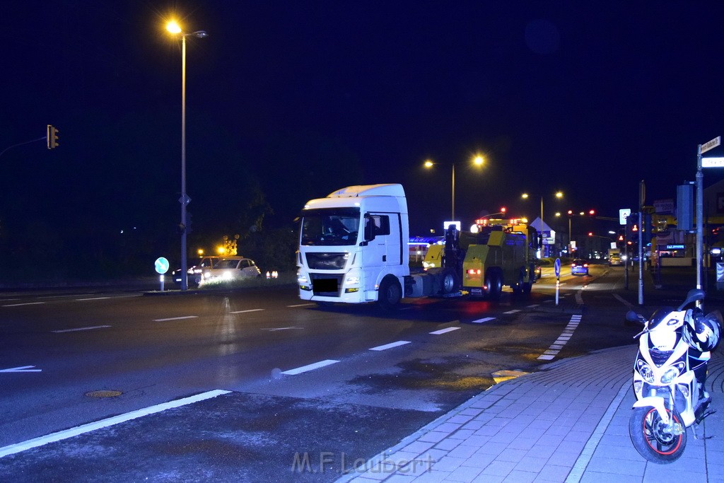 LKW Verfolgung A 3 Rich Oberhausen gestellt mit Nagelbrett Hoehe AS Koeln Dellbrueck P90.JPG - Miklos Laubert